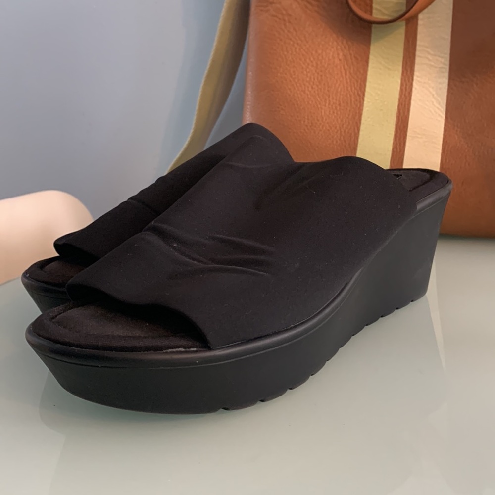 Vintage 90s slinky platform sandals heels